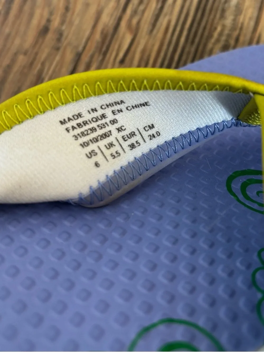 Y2K Nike Flip Flops Sandals Womens 6 Periwinkle Blue Lime Green Henna Pattern